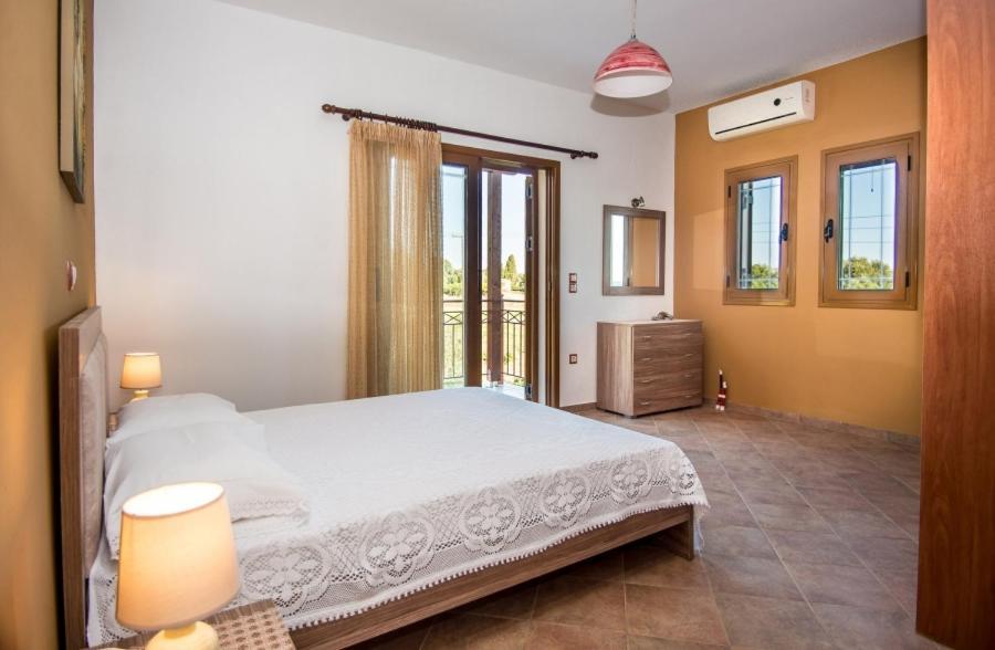 Villa Irida Afrato Buitenkant foto