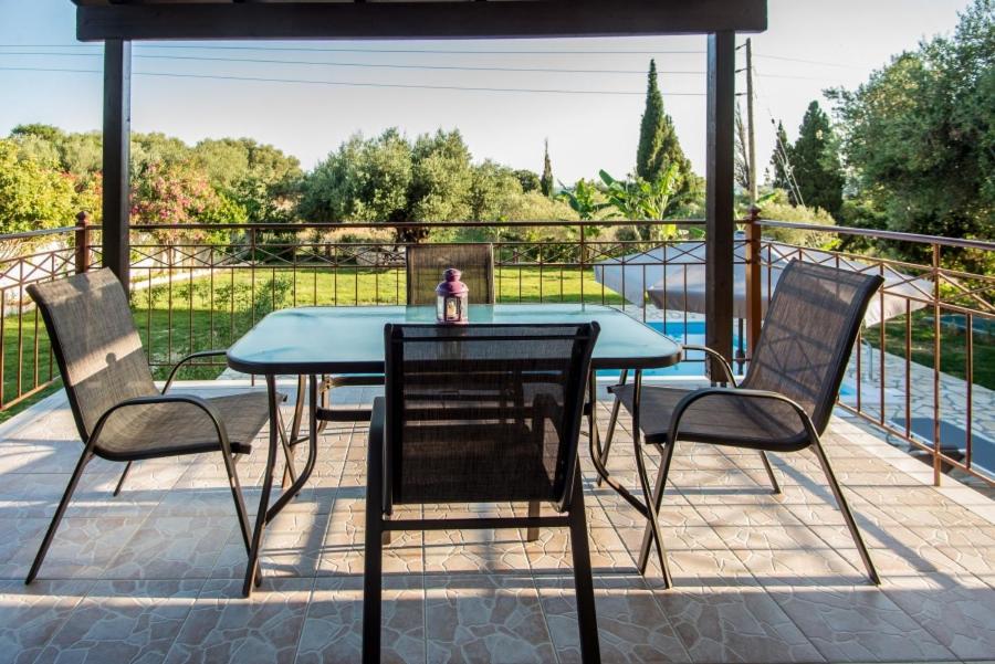 Villa Irida Afrato Buitenkant foto