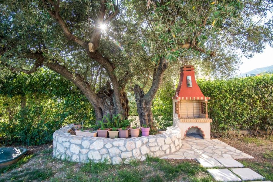 Villa Irida Afrato Buitenkant foto