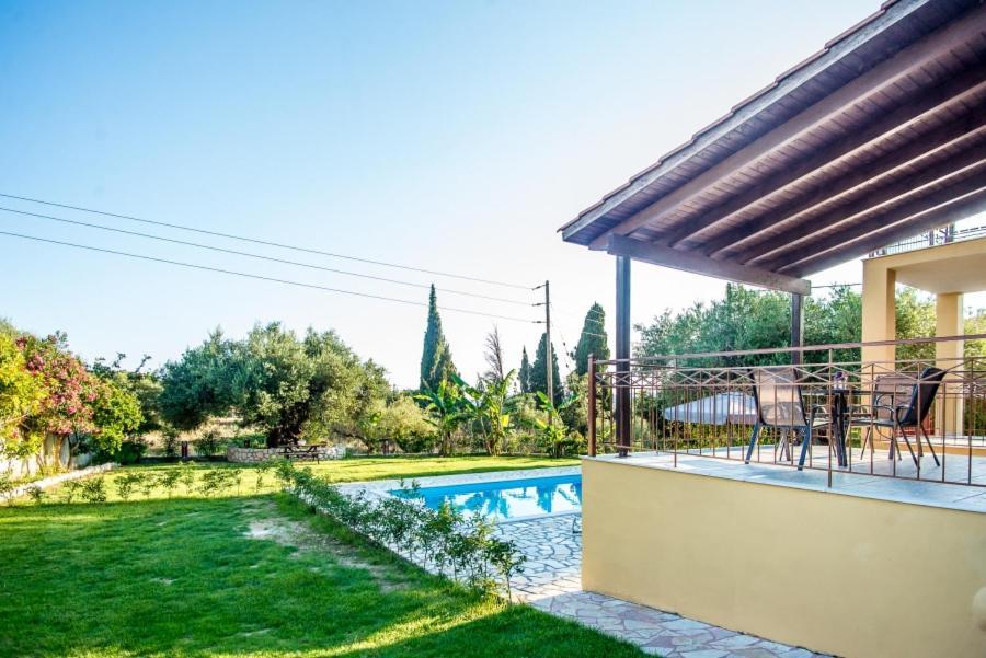 Villa Irida Afrato Buitenkant foto