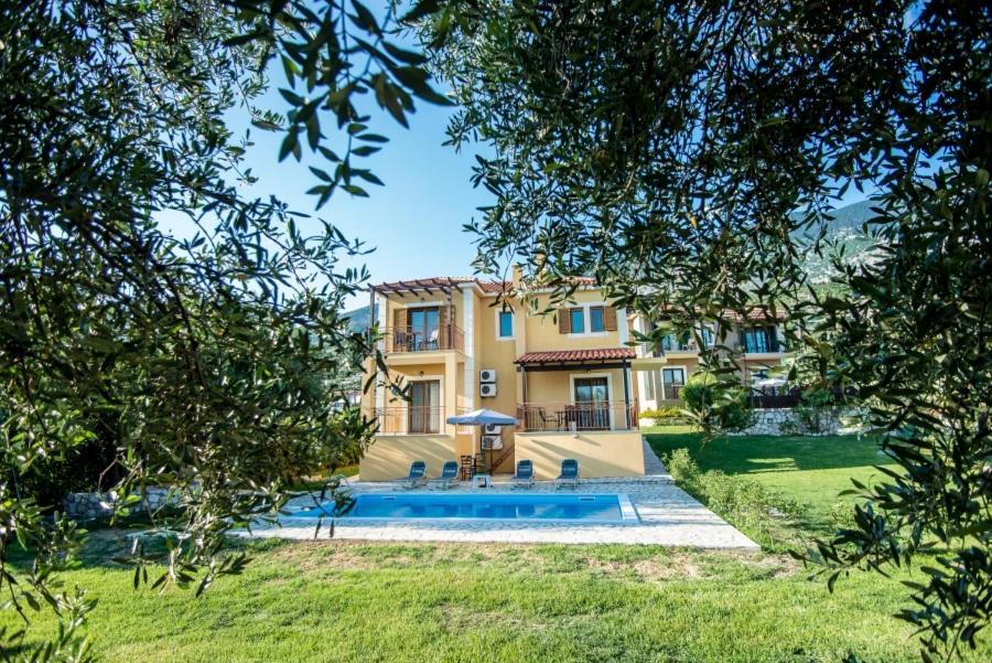 Villa Irida Afrato Buitenkant foto