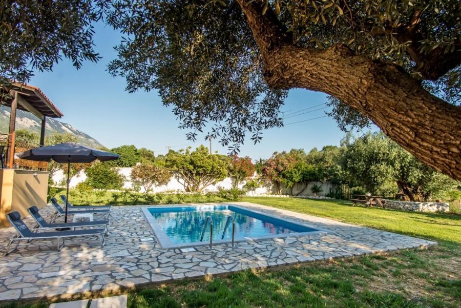 Villa Irida Afrato Buitenkant foto