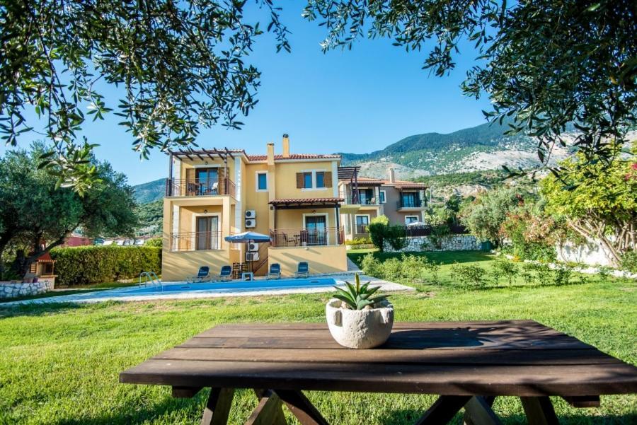 Villa Irida Afrato Buitenkant foto